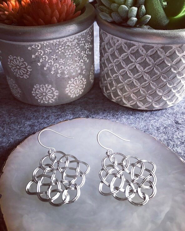KNOTTED EARRINGS
