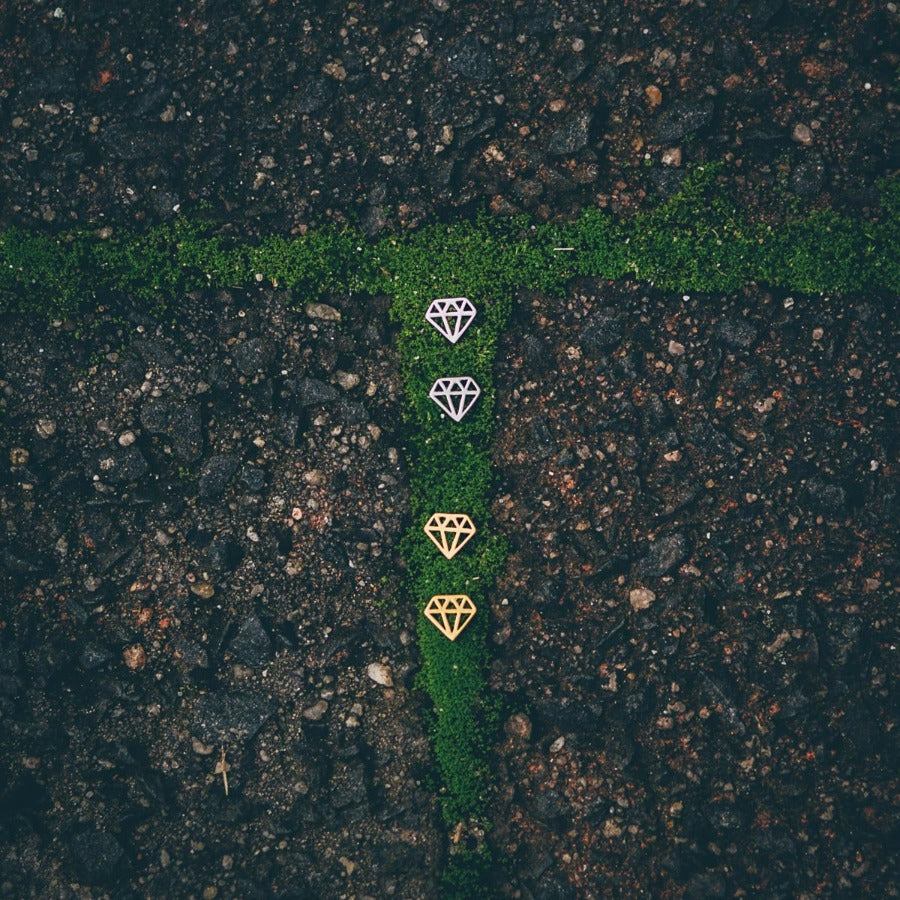 DIAMOND STUDS