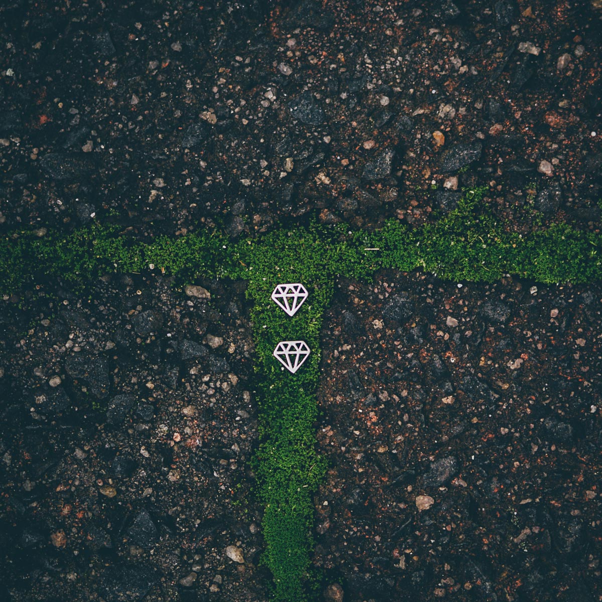 DIAMOND STUDS