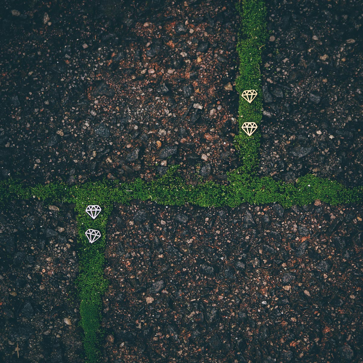 DIAMOND STUDS