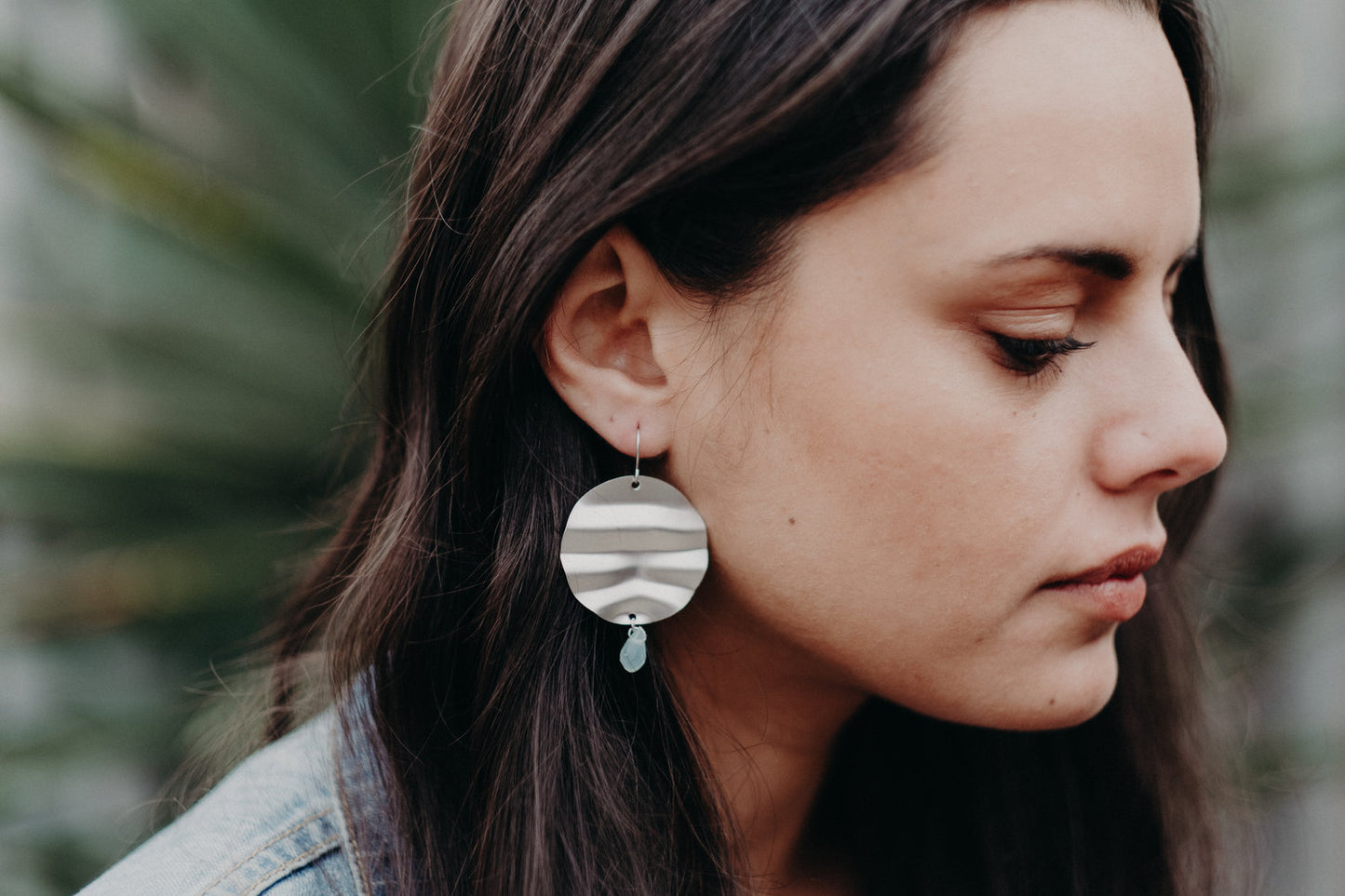 CRINKLE CUT EARRINGS WITH BEAD