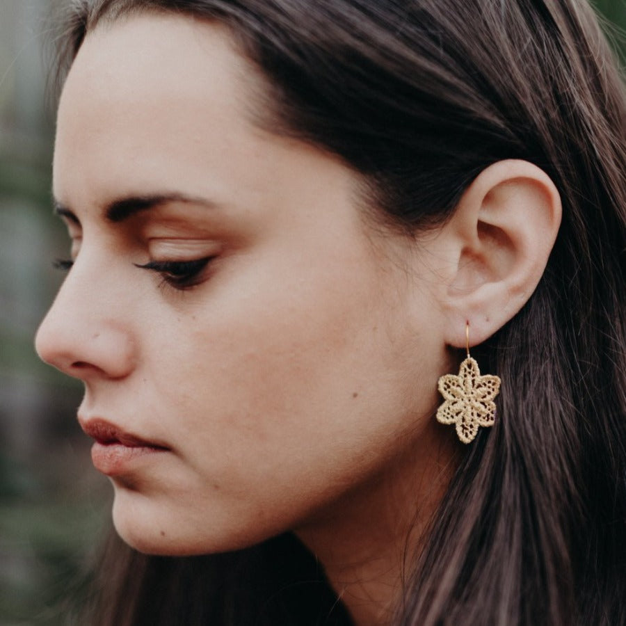 FLOWER LACE EARRINGS