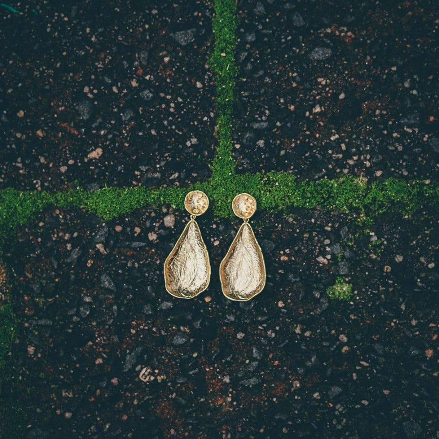 TEXTURED TEARDROP STUDS