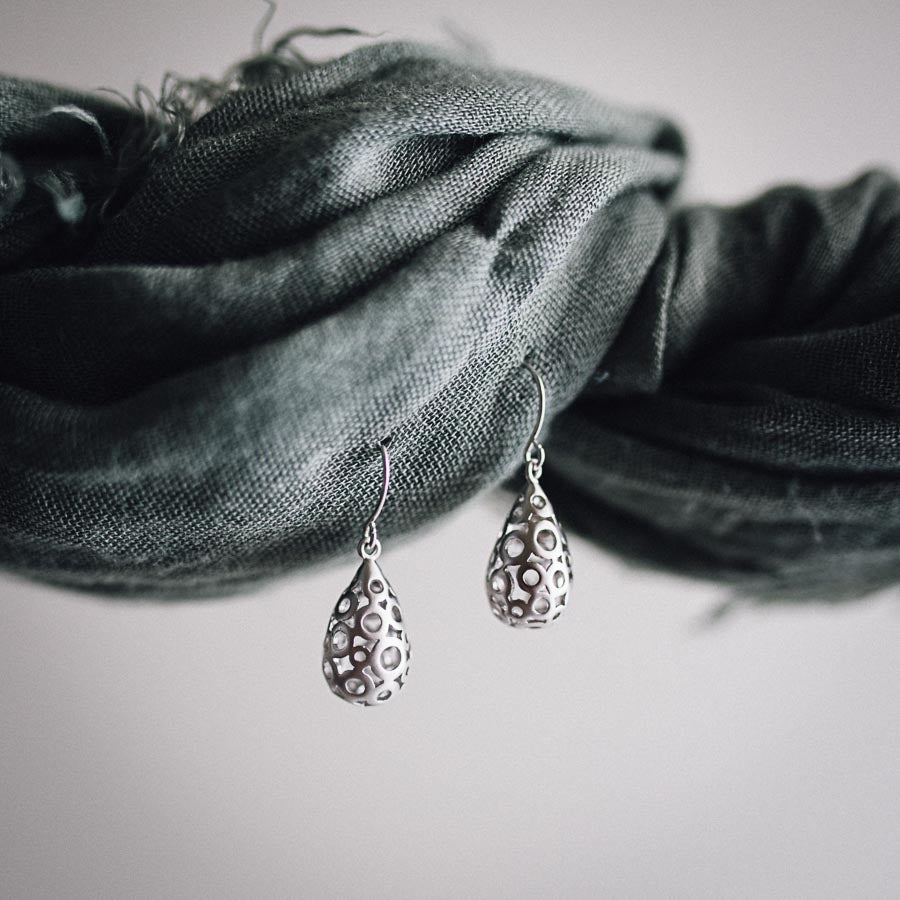 BUBBLE TEARDROP EARRINGS