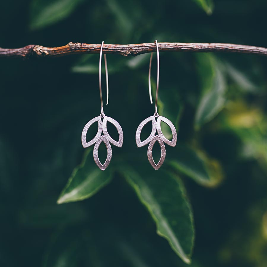 TRIPLE LEAVES