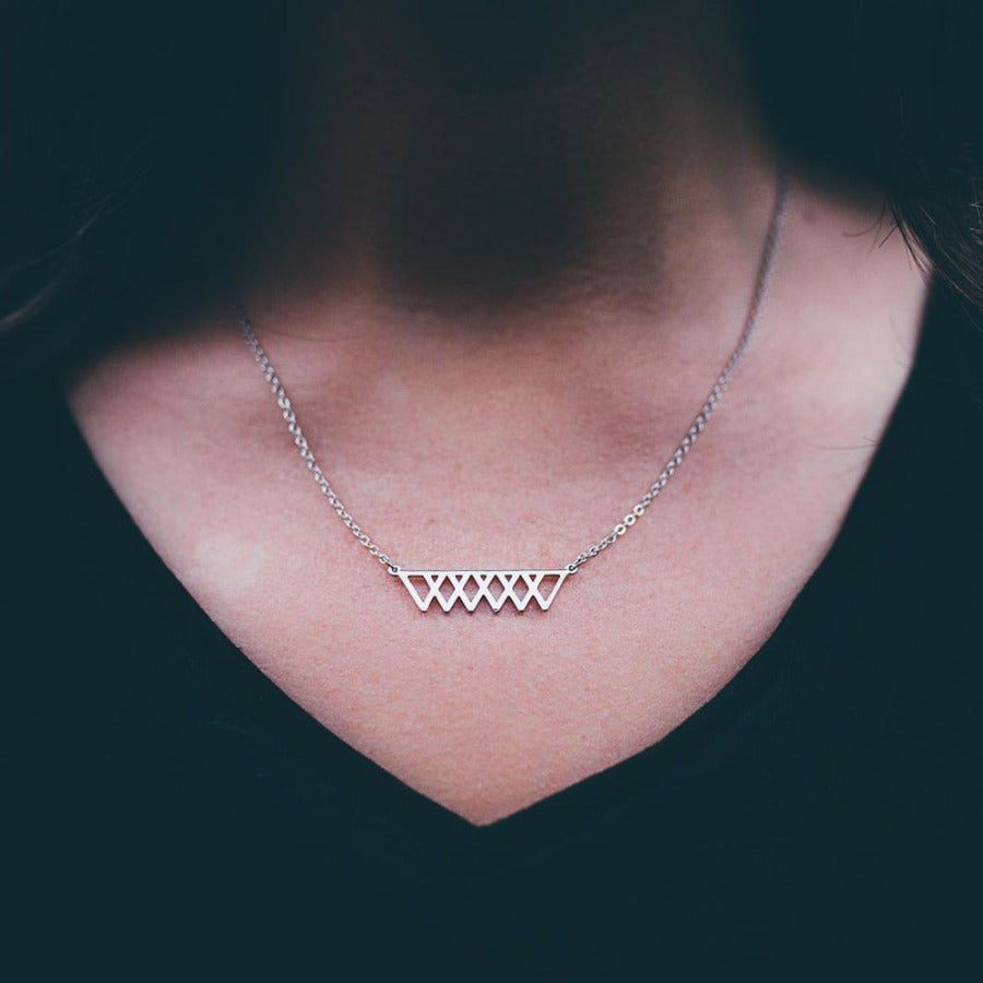 GEO TRIANGLE NECKLACE