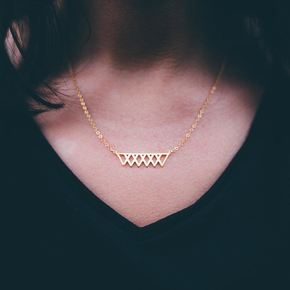GEO TRIANGLE NECKLACE