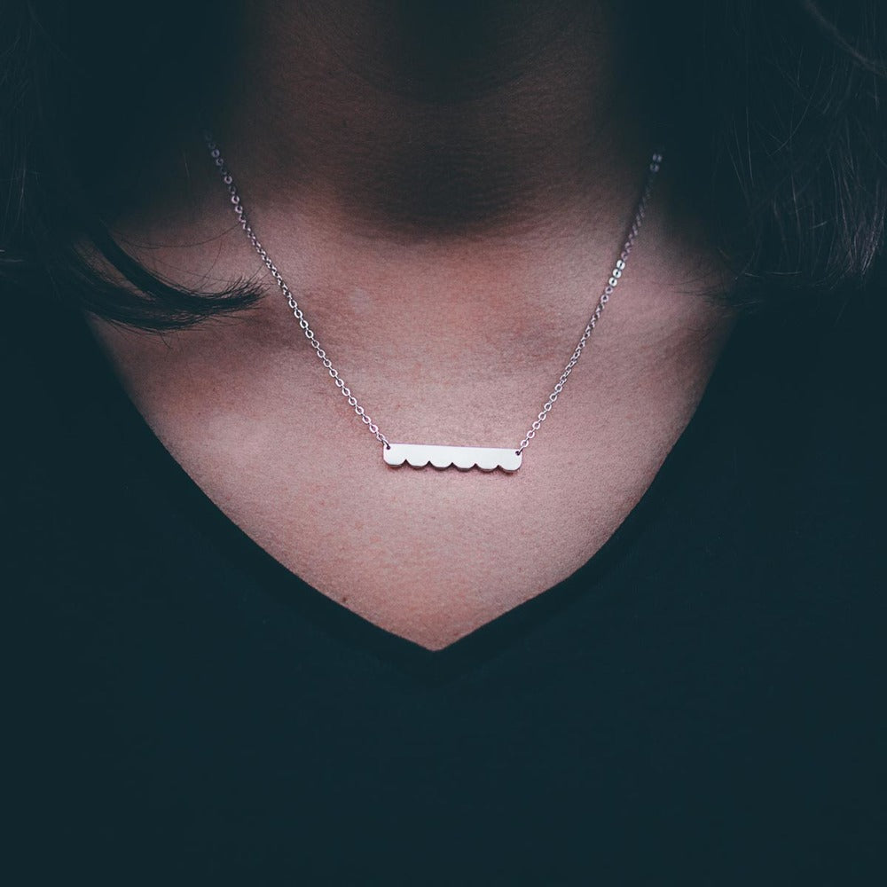 CLOUD BAR FILLED NECKLACE