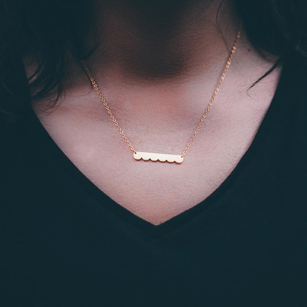 CLOUD BAR FILLED NECKLACE