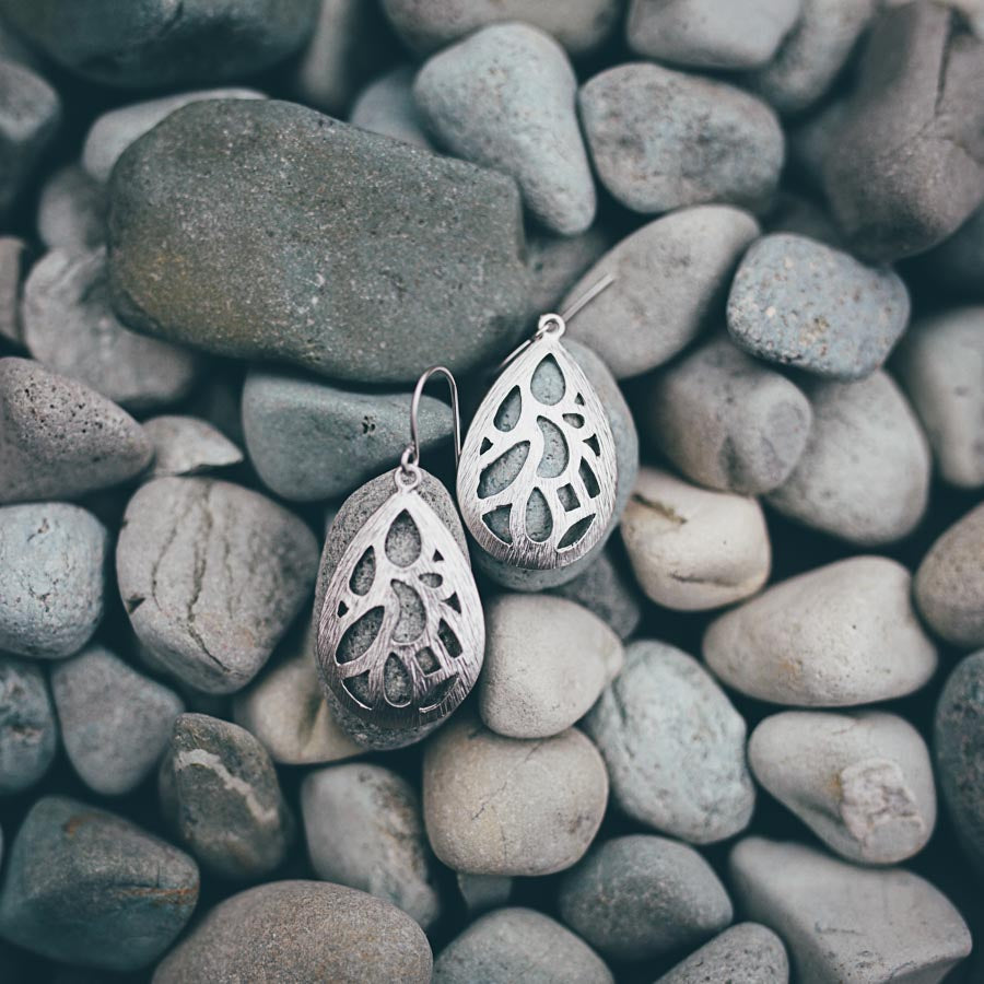 PATTERNED TEARDROPS