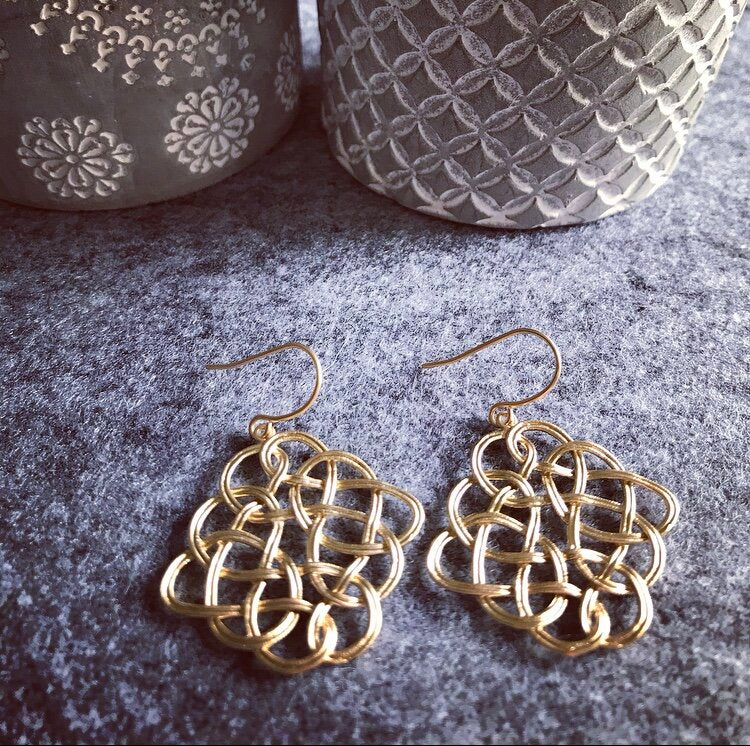 KNOTTED EARRINGS