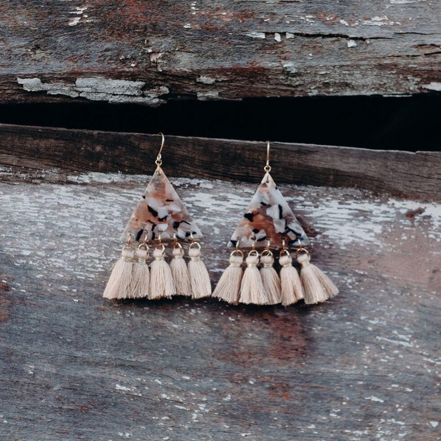 LARGE TRIANGLE WITH 5 TASSELS