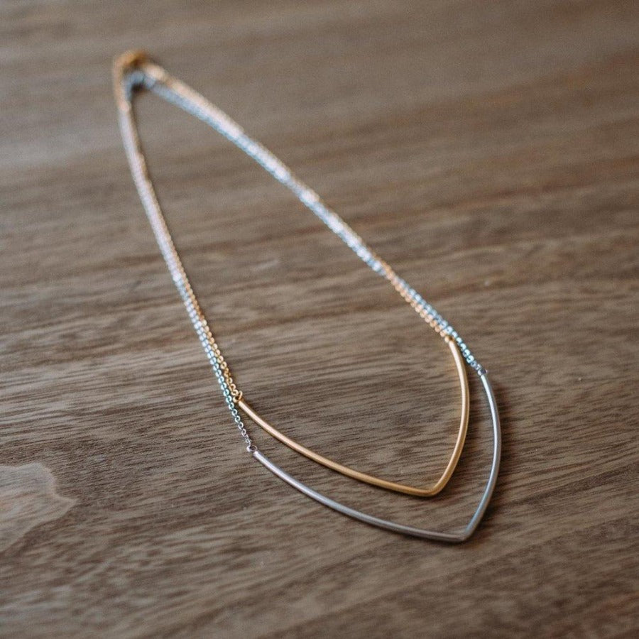 'V' PENDANT NECKLACE