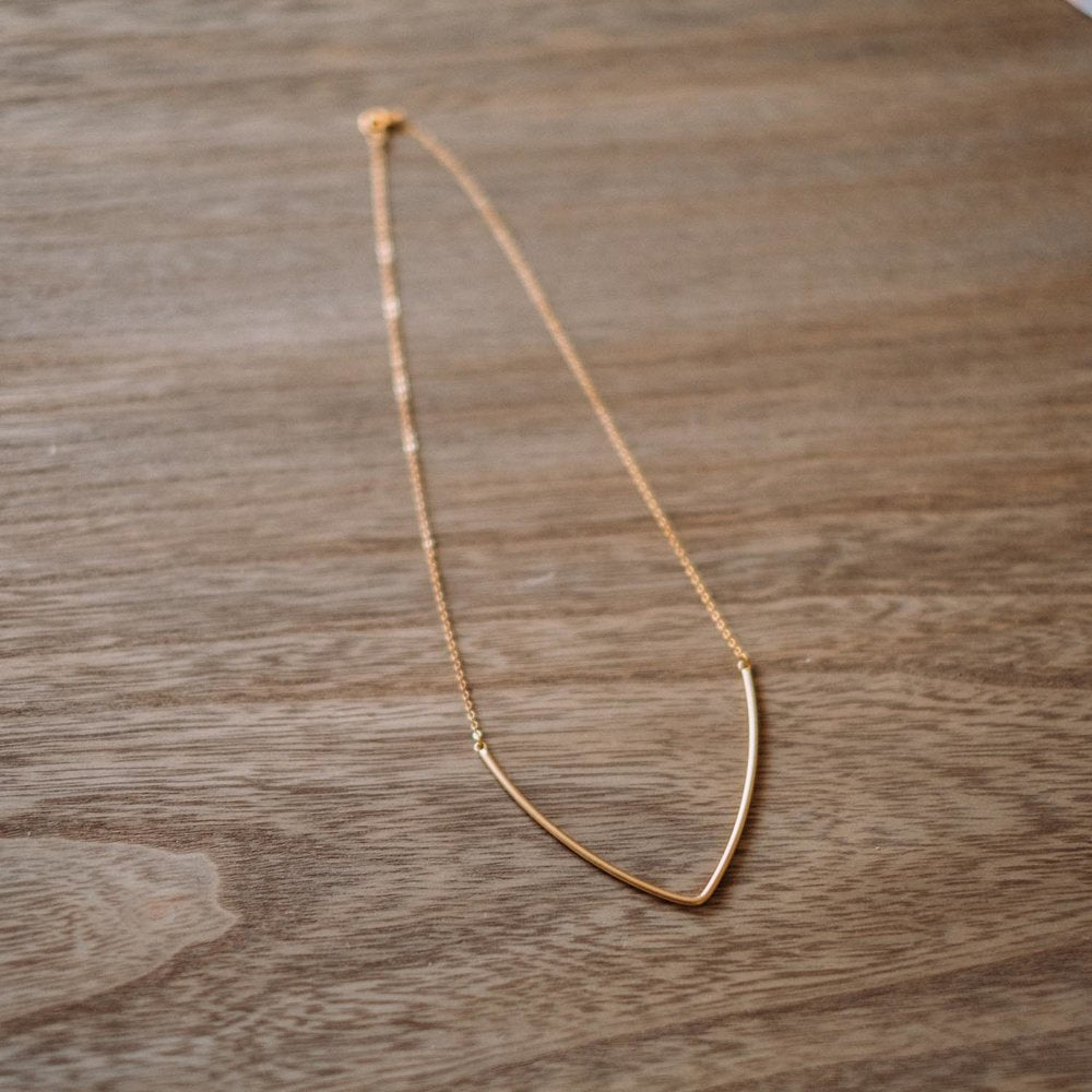 'V' PENDANT NECKLACE