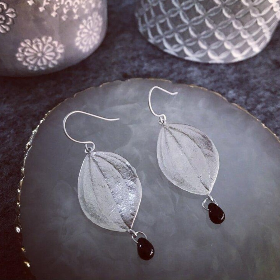 BLACK BEAD DANGLE EARRINGS