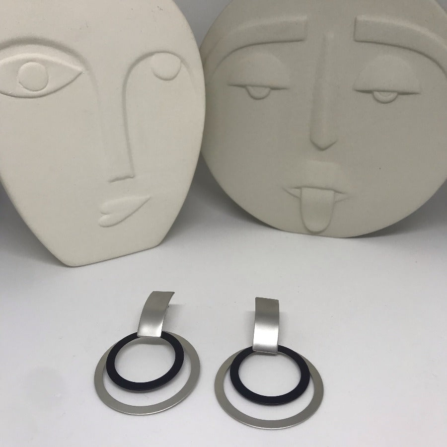 BLACK ROUND DANGLES