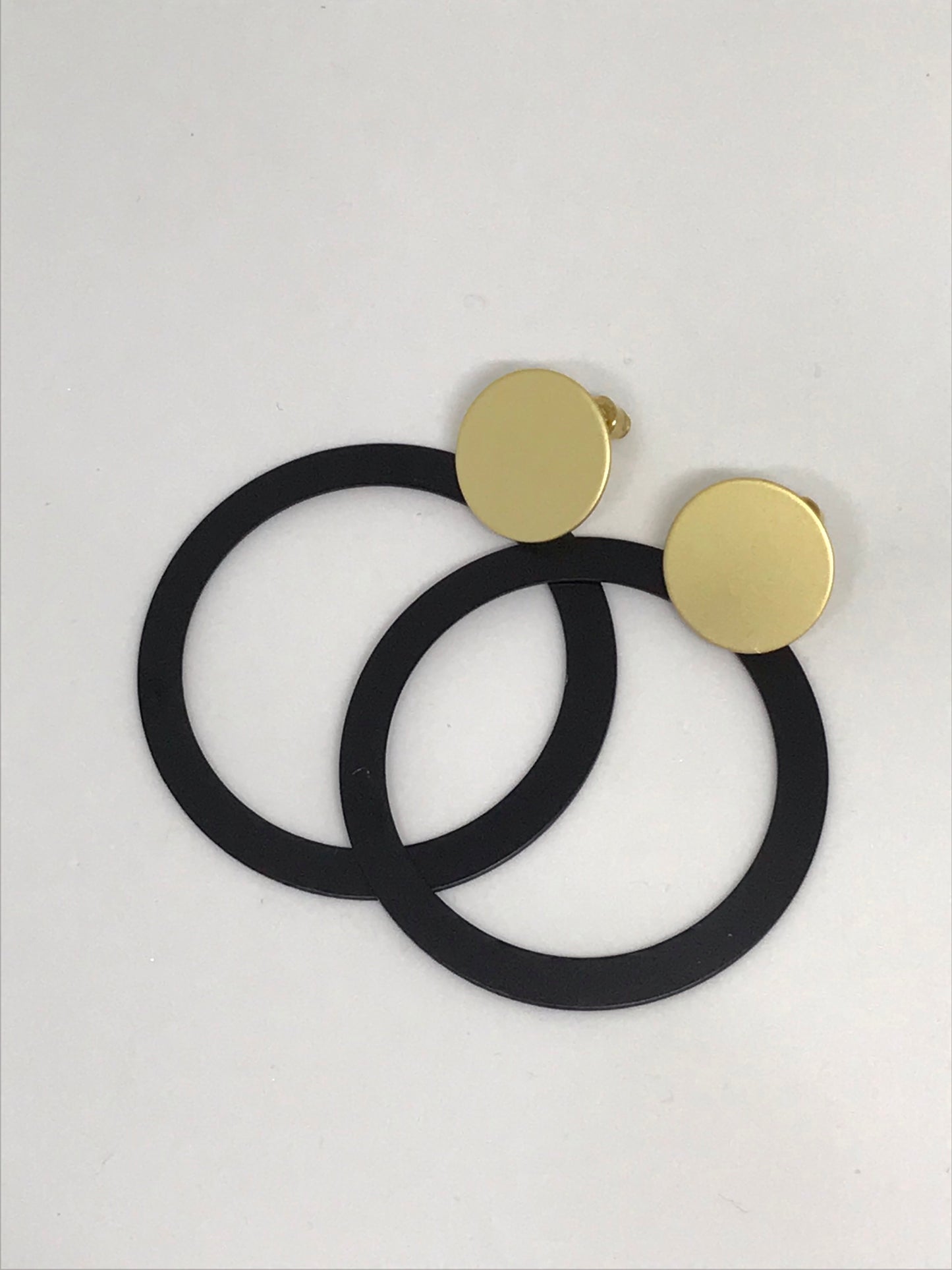 BLACK AND GOLD CIRCLES