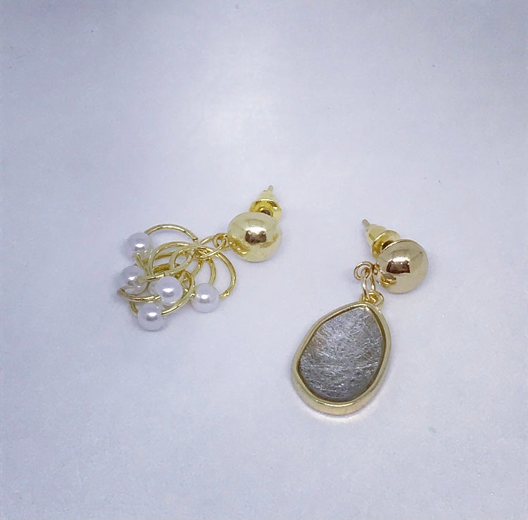 ASYMMETRIC PEARL AND RESIN BEAD DANGLES