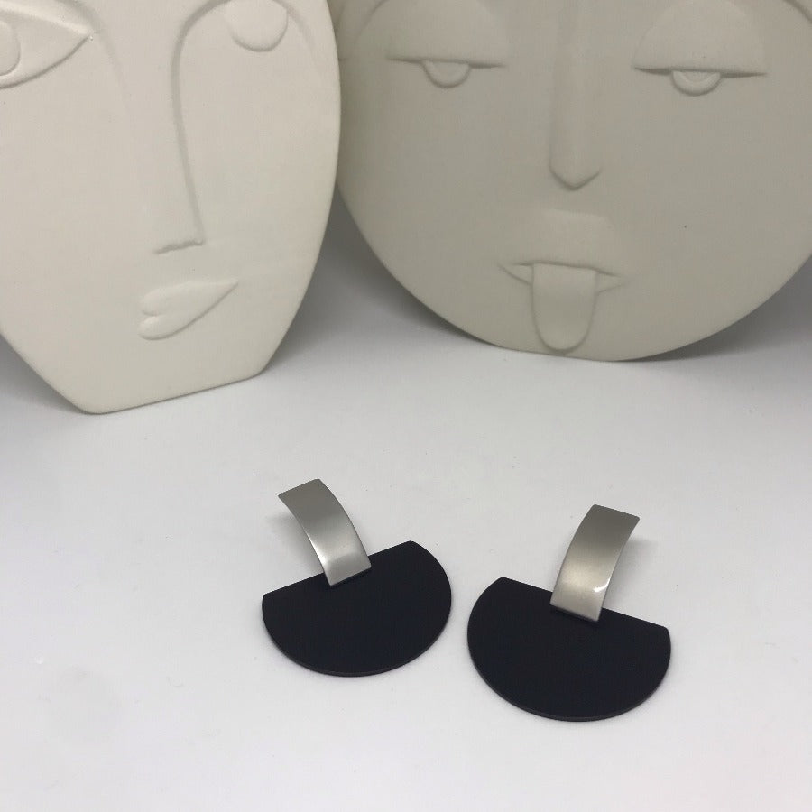 BLACK SPADE EARRINGS