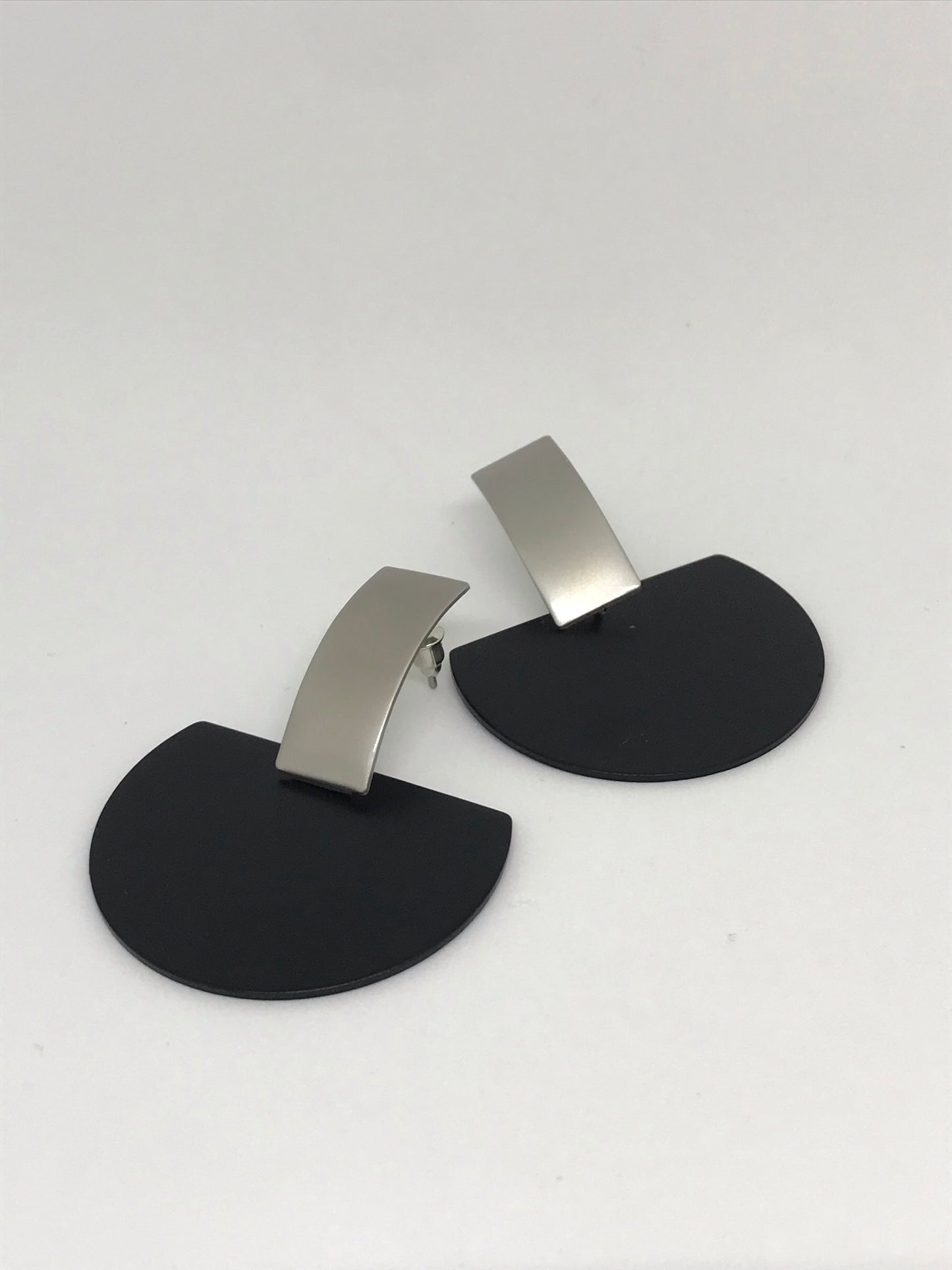 BLACK SPADE EARRINGS