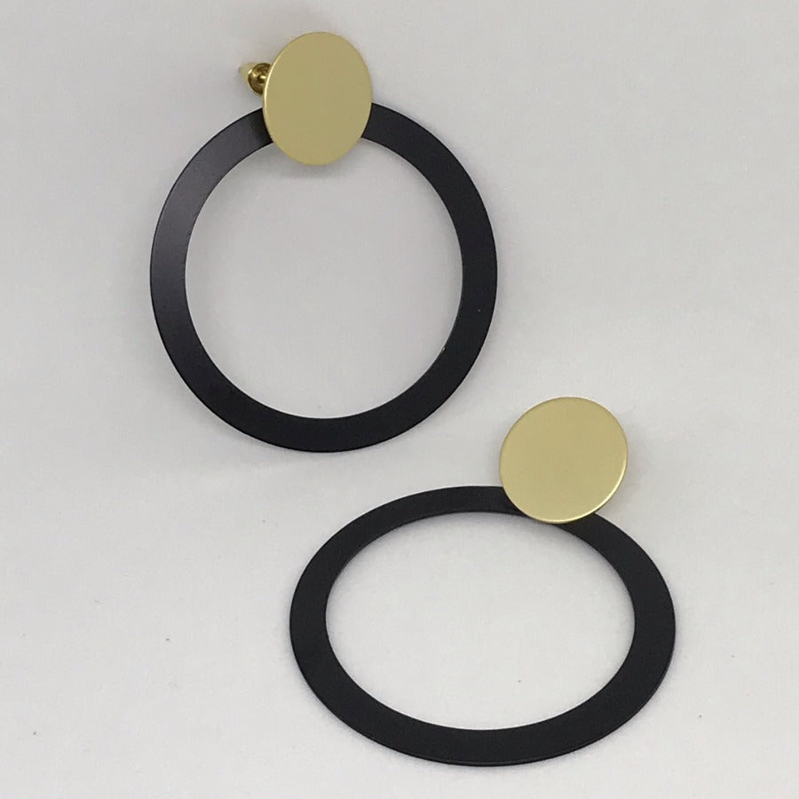 BLACK AND GOLD CIRCLES