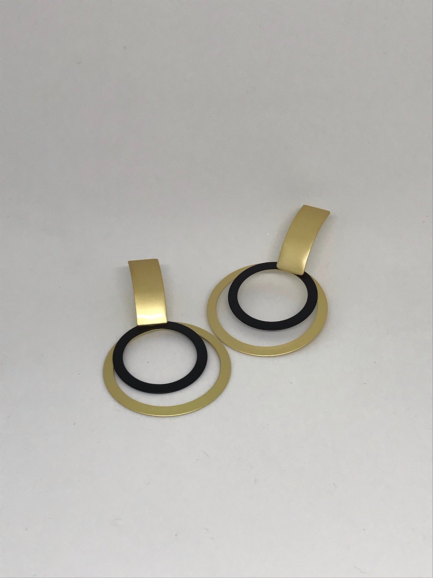 BLACK ROUND DANGLES