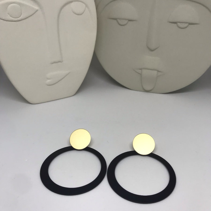 BLACK AND GOLD CIRCLES