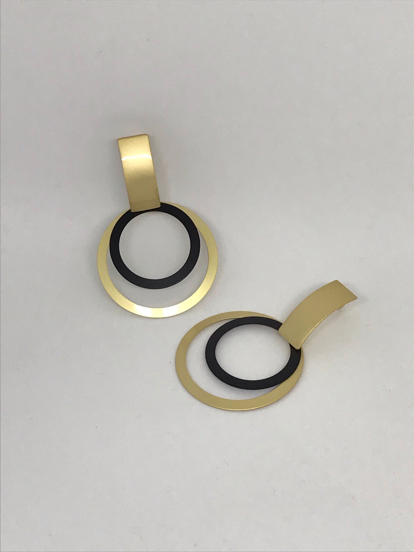 BLACK ROUND DANGLES