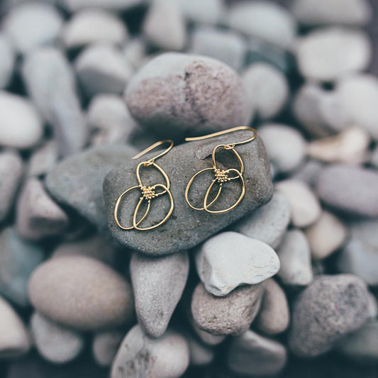 LINE ART FLOWER EARRINGS