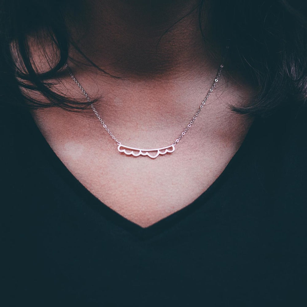 CURVED CLOUD BAR NECKLACE