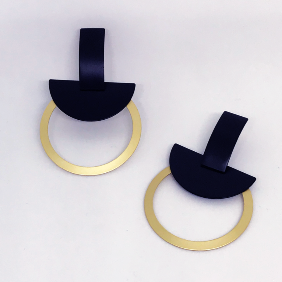 GOLDEN RINGS WITH BLACK SEMI-CIRCLES